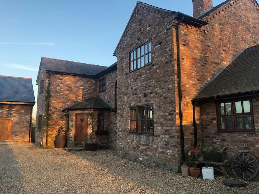 Bumbleberry Cottage Gresford Exterior photo